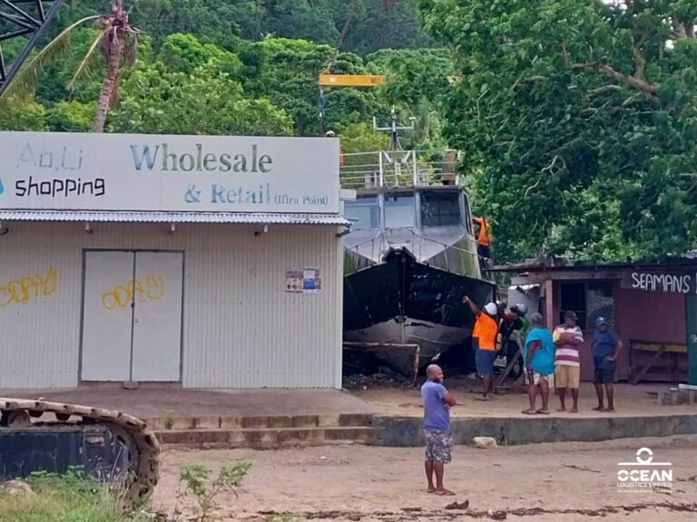120T Crawler Crane Lifts a Fishing Vessel to the Sea | Vanuatu_2