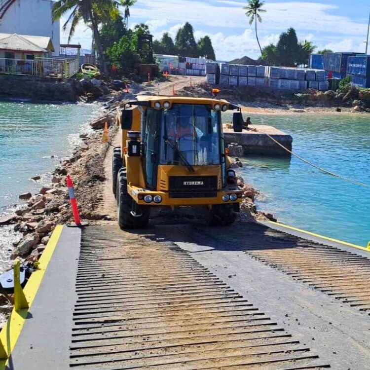 Ocean Logistics Limited and Hall Contracting unloading concrete aggregates for Funafuti, Tuvalu