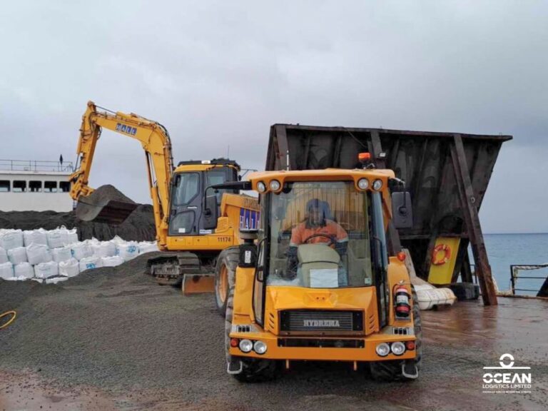 Ocean Logistics Limited and Hall Contracting unloading concrete aggregates for Funafuti, Tuvalu