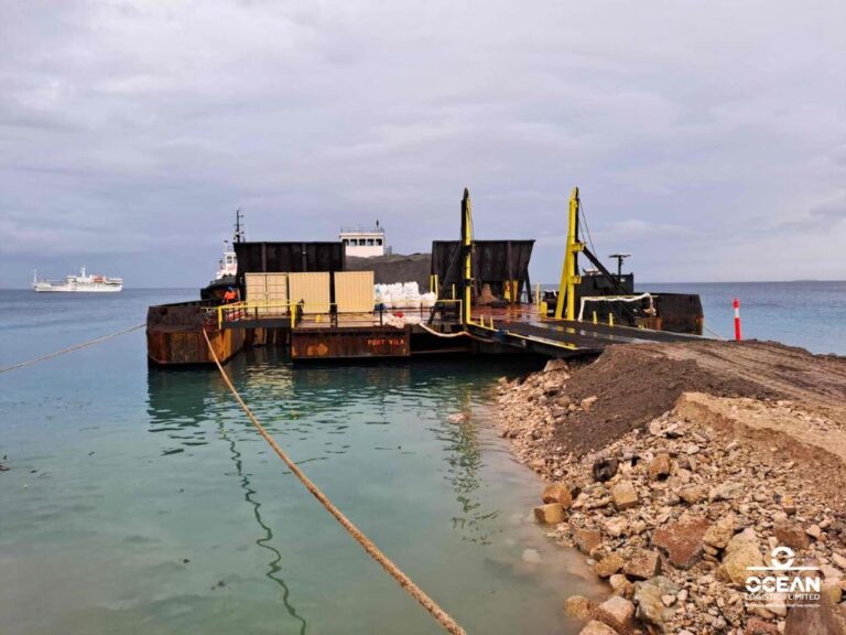 Ocean Logistics Limited and Hall Contracting unloading concrete aggregates for Funafuti, Tuvalu